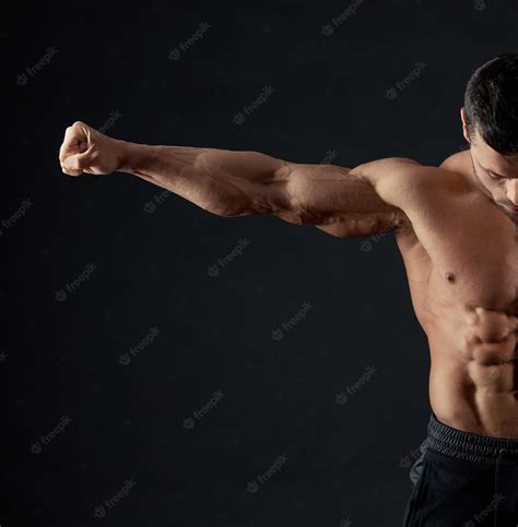 Premium Photo Strong Sportsman Demonstrating His Arm Muscles