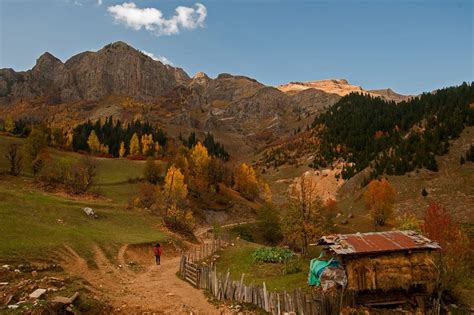 Artvin ilinin arhavi ilçesinde bulunan bu şelale arhavi'den 15 km uzaklıktadır; Artvin sonbaharda fotoğraf tutkunlarını cezbediyor | NTV