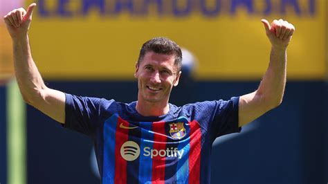 barcelona confirm robert lewandowski s shirt number football transfer news