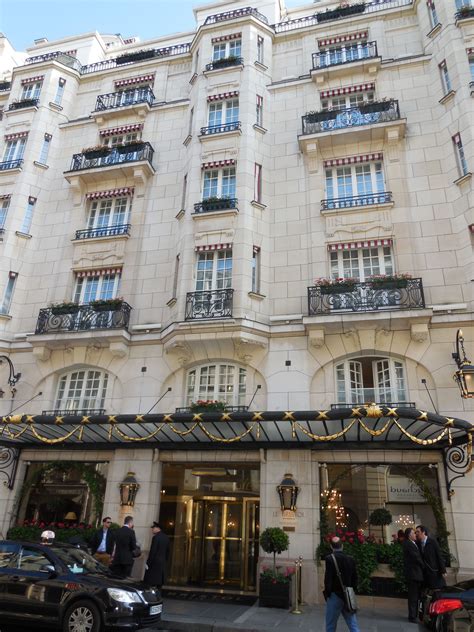 Hôtel Le Bristol Paris | Hôtel de Luxe 5 Étoiles Paris | Hotel facade, Luxury hotel, Hotel entrance