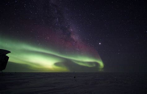 South Pole Night Auroras And Yukimarimos Antarctic Logistics And Expeditions