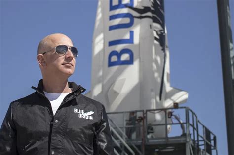 Il fondatore di Amazon Jeff Bezos volerà nello spazio con suo fratello