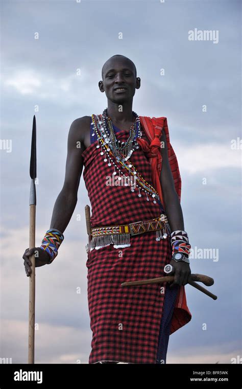 Maasai Warrior With Spear Banque De Photographies Et Dimages à Haute