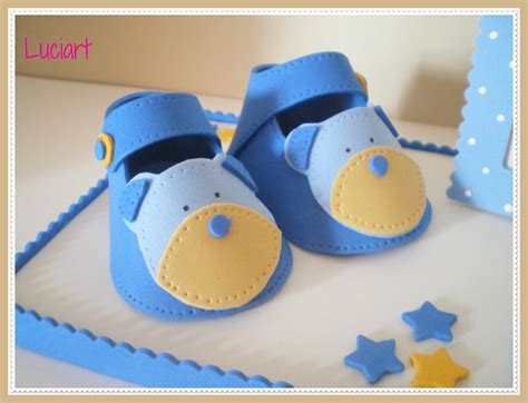 Moldes y como hacer zapatitos de fomi para baby shower de niño hace algunas semanas atrás algunos amigos me pidieron para hacer unos moldes de zapatitos para baby shower. Pin em goma eva