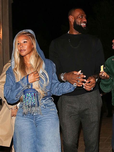 Lebron James Wife Savannah Slays With Long Blonde Hair As They Hold