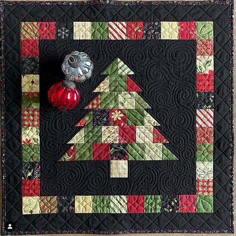 This Charming Christmas Quilt Finishes Quickly Quilting Digest