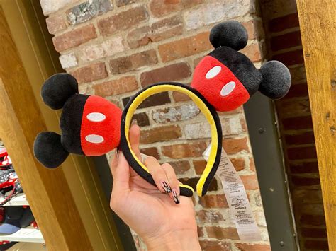 Photos New Ear Headband Celebrates Iconic Mickey Mouse Look At Walt
