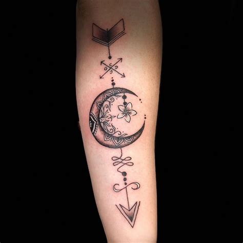 45 Moon Tattoos That Will Illuminate Your Imaginationrealistic Moon