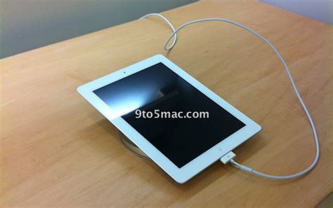 White Ipad 2 Ready To Be Touched At The Apple Store 9to5mac