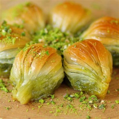 Turkish Baklava With Pistachio Midye Baklava Recipe Turkish Baklava