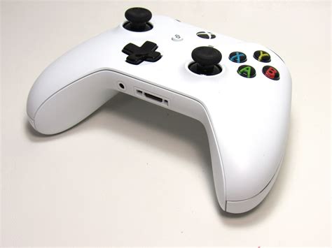 New impulse triggers deliver fingertip vibration feedback, so you can. White Xbox One Controller Review - Xbox One S Controller ...