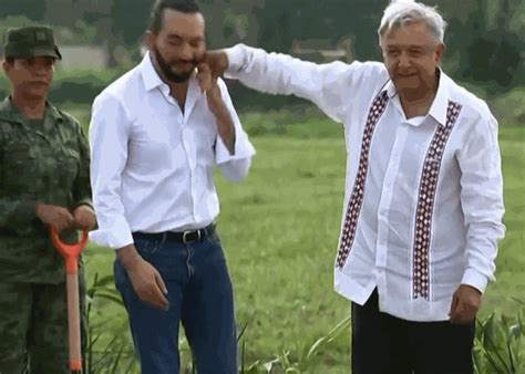 يحدّ هذه الدولة من الغرب المحيط الهادي. بالفيديو.. لكمة من الرئيس المكسيكي على وجه رئيس السلفادور ...
