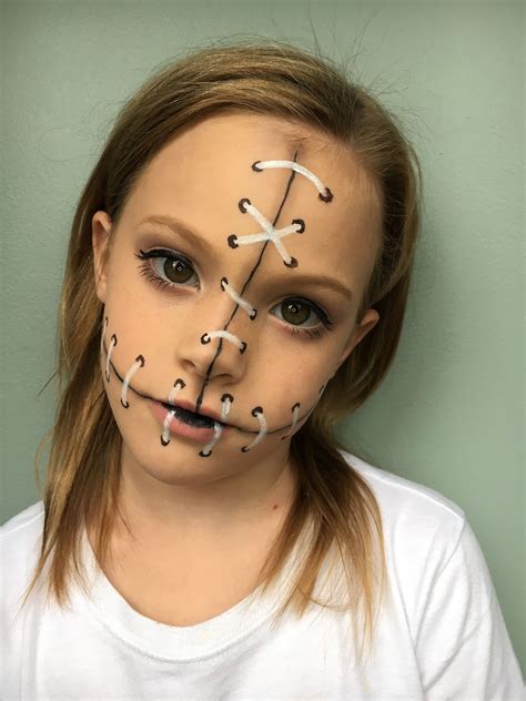 Heres A Scary Look For Your Babe Girl This Halloween Amazing Halloween Makeup Halloween