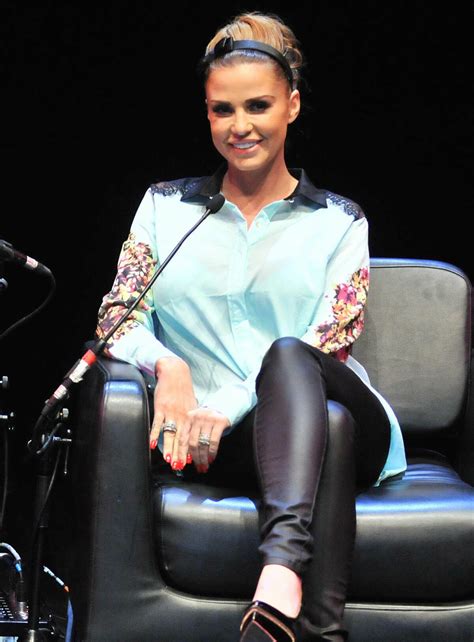 Schuld seien nach wie vor nicht die vakzine, sondern vorerkrankungen, alter, zufall. Krampfanfall nach Corona-Impfung? Sohn von Katie Price in ...