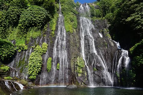 Dengan ketinggian tidak kurang dari 84 meter wisata alam ini menjadi salah satu destinasi favorite saat liburan tiba. Menengok Segarnya Air Terjun Banyumala Bali : Mongabay.co.id