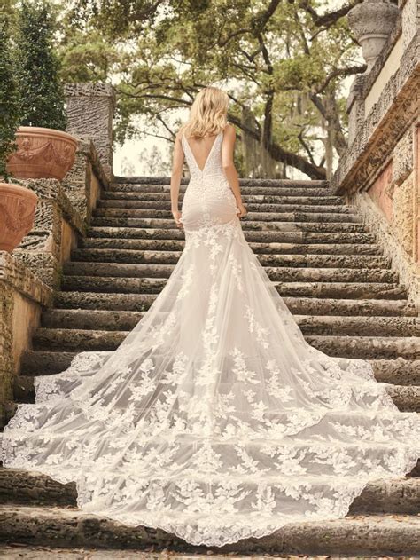 Elegant Lace Back Wedding Dresses