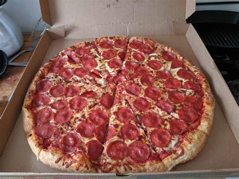 Fortunately, it applies to orders made online at costco as well. Huge 18" Pizza at Costco Under $10 | Easy Dinner - %Costco ...