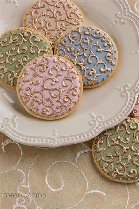 How To Make Gold Royal Icing Artofit