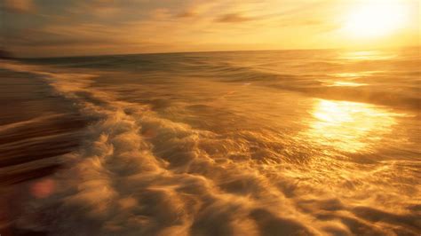 Ocean Waves Hit By Golden Sunlight Beautiful Golden Ocean Ocean