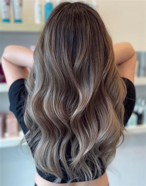 Light Ash Brown Hair With Blonde Highlights 40 Ash Blonde Hair Looks You Ll Swoon Over