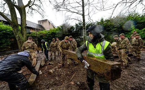Army Veterans Head To Flood Hit Yorkshire To Help Elderly
