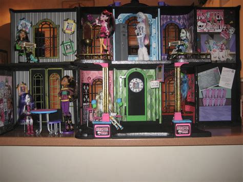 This is the place where all monsters belong! Casa monster high - Imagui