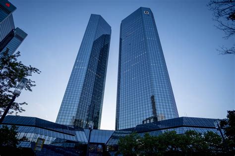 Deutsche bank öffnungszeiten in düsseldorf. Anleger verklagen Deutsche Bank wegen Epstein-Skandal - watson