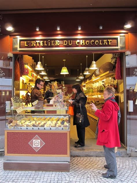 The olive oil doesn't just bring its resonant flavour to the mousse, it creates its smooth, soft texture. J-TWO-O: The best little chocolate shops in Paris