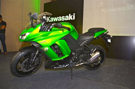 The intake tracts come in staggered lengths, a move that deepens the torque well for a wider usable powerband. New Kawasaki Ninja 1000 India photo gallery | Bike Gallery ...