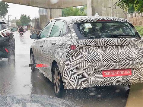 By far one of the biggest car launches this year, the 2018 santro has been developed from the ground up but it still retains the original santro's compactness and ease. New Hyundai i20 India Spec Spied in Red as Launch Nears