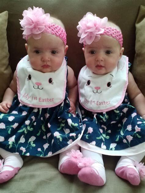 Identical Twins R And R 5 Mos Lynns World Twin Babies Twin Baby