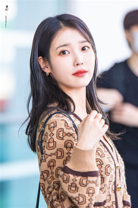 Iu Hair, Blackpink Jennie, Photoshoot Ideas, Korean Singer, Jeon