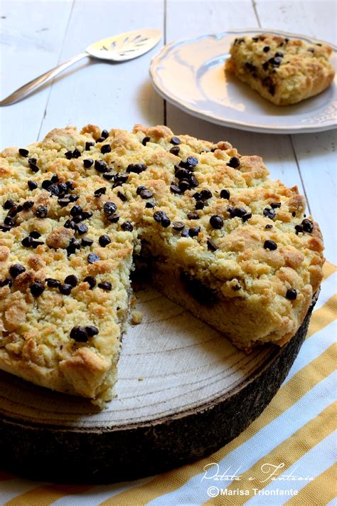 Ecco come preparare piatti dal risultato garantito, ideali per un pranzo in famiglia, una cena con gli amici o un'occasione speciale. Sbriciolata con marmellata di arance e gocce di cioccolata ...