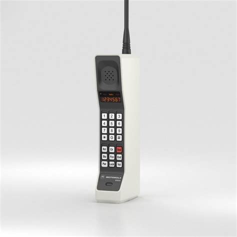 Перший мобільний телефон вийшов 37 років тому і важив 800 грамів Фото