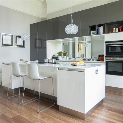 See 100 design and remodel ideas that will make your kitchen standout. Galley kitchen ideas that work for rooms of all sizes ...
