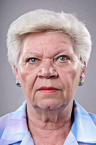 Ugly Old Woman Banque Dimages Et Photos Libres De Droit Istock