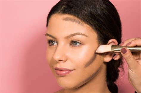 But if you're a makeup expert, you'd know that the two techniques are, in fact, quite different from one another. What's the Difference Between Bronzing and Contouring?