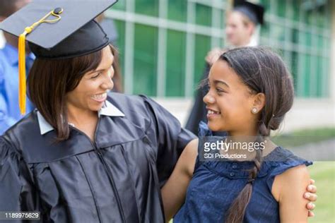 Sweet Girl Graduates Photos Et Images De Collection Getty Images