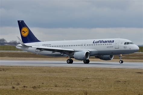 Erster Lufthansa A320 Mit Sharklets Fliegt Austrian Wings