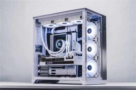 Check Out Aftershocks New Templar And Cloud All White Custom Pc Builds