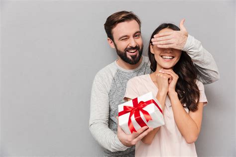 What To Give Your Girlfriend For Her Birthday 24 Unique Ts Shell Love Trending Us