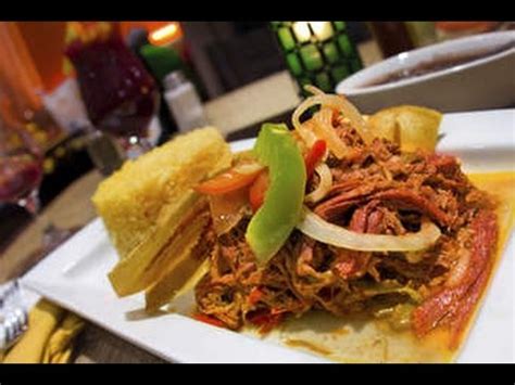 Este delicioso plato de carne desmechada o ripiada, típico de la cocina cubana, está hecho a base de ajos, cebollas y pimientos, es uno de los platos más sabrosos y reconocidos de la. Recetas de cocina cubana : ROPA VIEJA DE CARNERO La habana ...