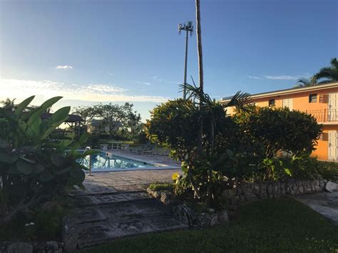 Bahamas - Orange Hill Beach Inn & Stuart Cove - Nassau ...
