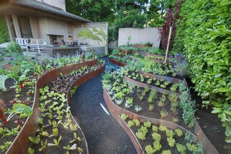 24 Fantastic Backyard Vegetable Garden Ideas