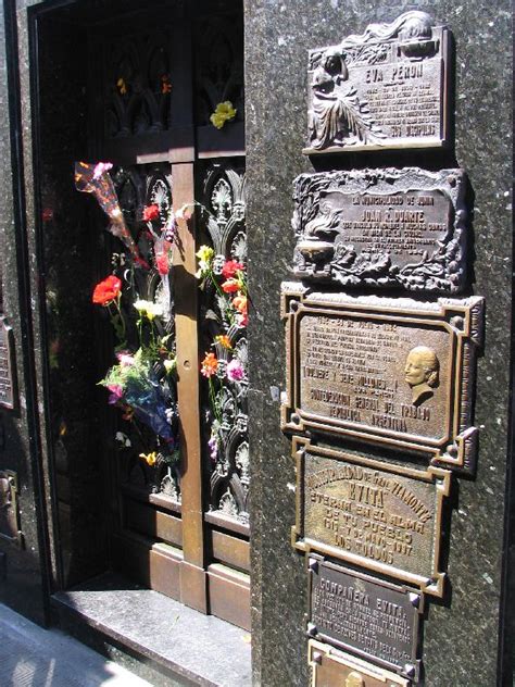 The eva perón foundation was a charitable foundation begun by eva perón, a prominent argentine political leader, when she was the first lady and spiritual leader of the nation of argentina. Grab von Eva Peron | Die Weltenbummler