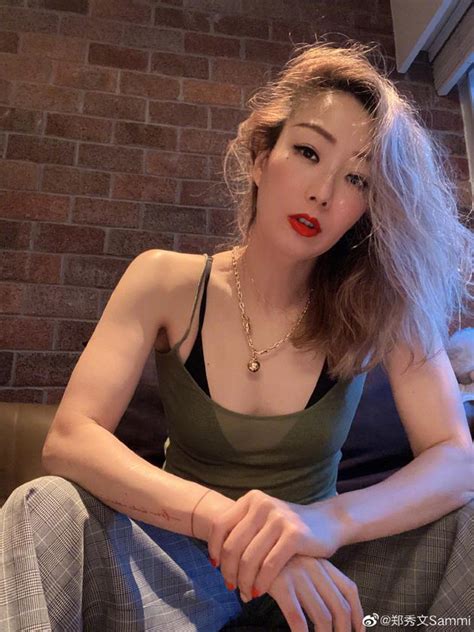 The site owner hides the web page description. 鄭秀文上線營業曬美照 吊帶微透內衣隱若小秀性感__新浪網-北美