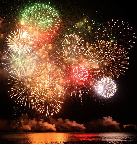 Bem fireworks designs, produces and carries out professional fireworks displays across canada. Nord Isere. Feu d'artifice sur la Vallée Bleue ce soir