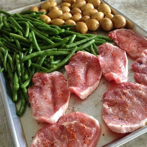 These italian pork chops require just a few ingredients and are baked in the oven with loads of veggies. Baked Thin Pork Chops and Veggies Sheet Pan Dinner - Eat at Home