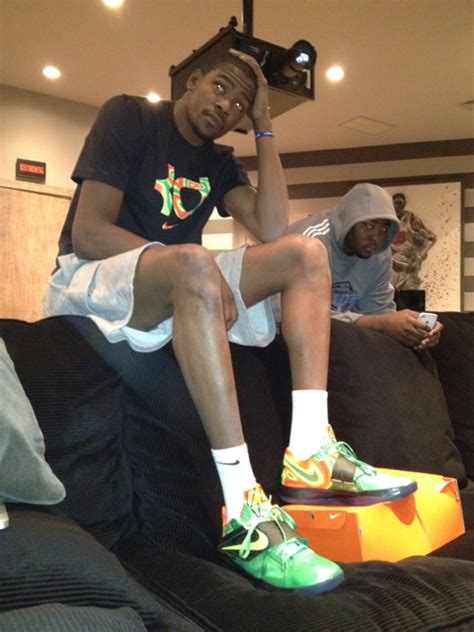 Kevin Durant Debuts Weatherman Zoom Kd Iv Sole Collector