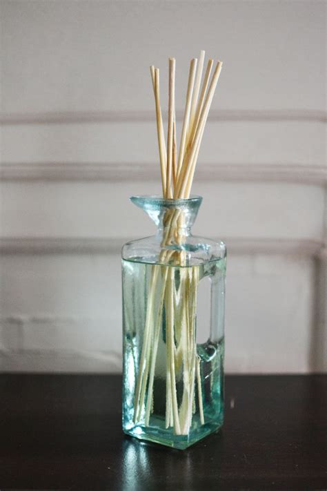 Jun 19, 2021 · how many reed sticks to use? Reed Diffuser: 1/4 c. water, 3 tbsp. vodka, 12 drops ...